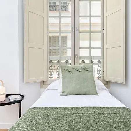 Wintowinrentals Historical Center & Free Parking Apartament